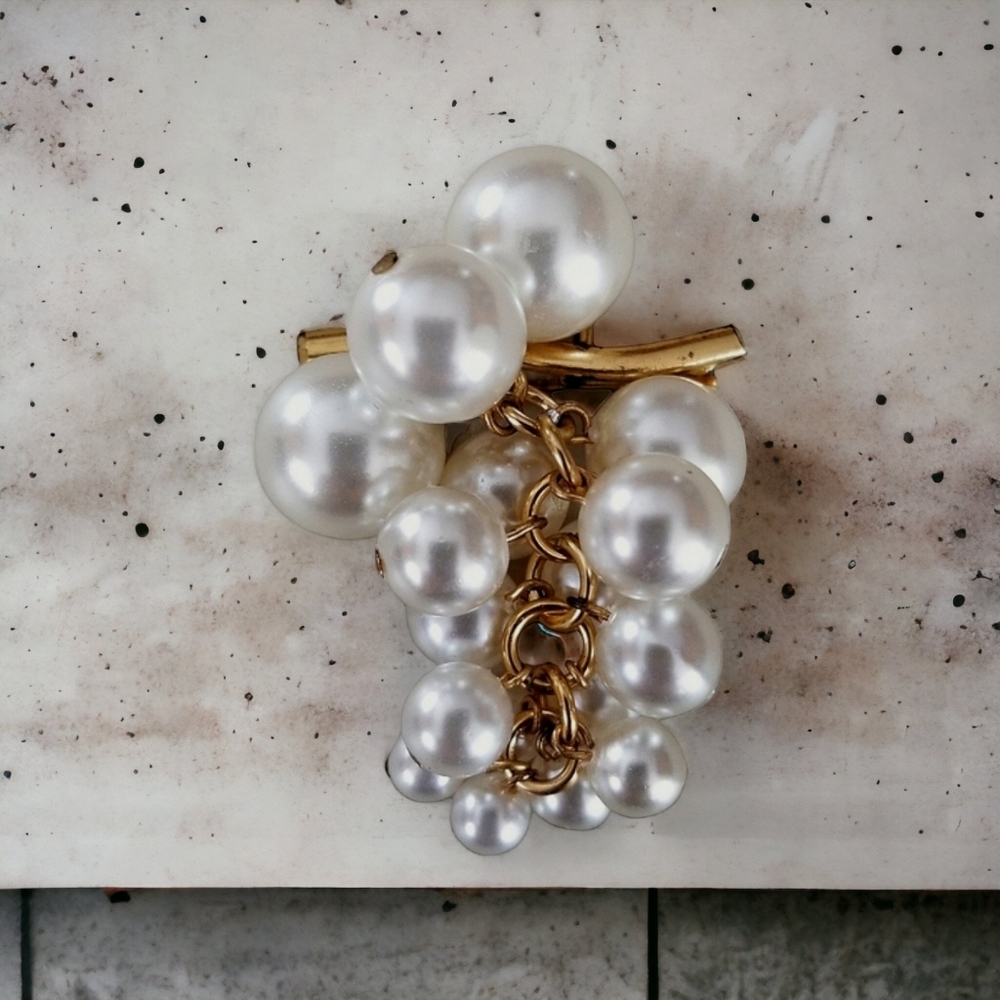 Vintage 1950s Mid Century Faux Pearl Cluster Gold Tone Metal Brooch Pin - Picture 3 of 10